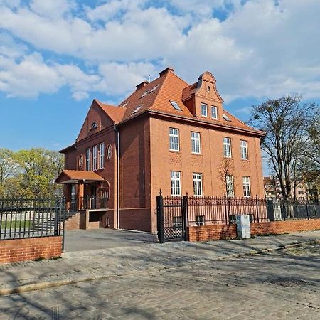 Bon Zur Hotel Brzeg Exterior foto