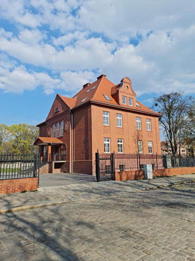 Bon Zur Hotel Brzeg Exterior foto